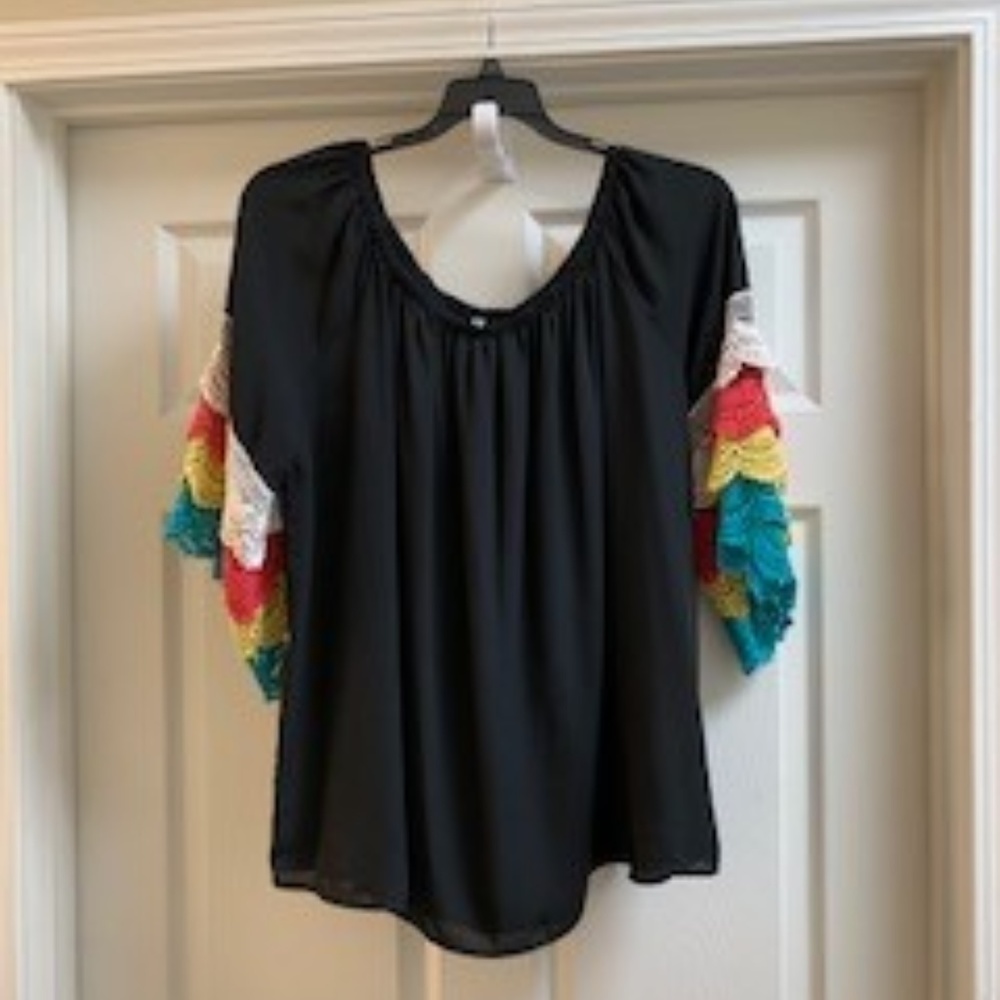 FESTIVE BOUTIQUE TOP WITH LACE SLEEVES